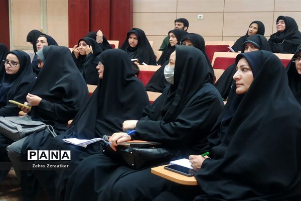 دوره ضمن خدمت با محوریت اخلاق و تربیت در مردم