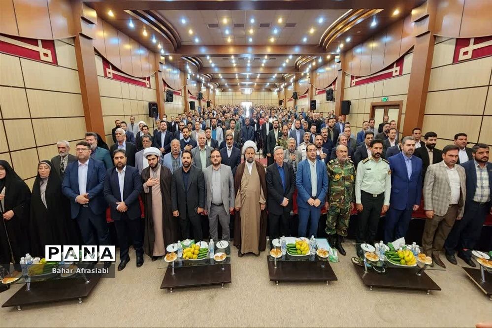 مراسم معارفه شهردار جدید رباط کریم در سالن اجتماعات آموزش و پرورش شهرستان