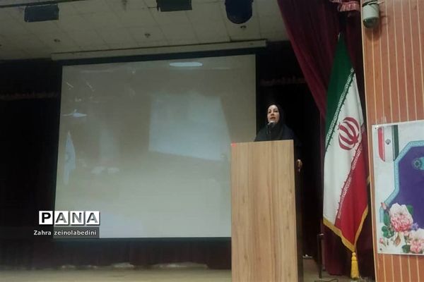 جلسه انجمن اولیاءدر دبیرستا‌ن‌های شیراز