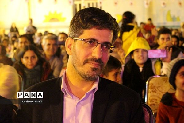 چهارمین جشنواره انار در روستای هدف گردشگری توچال