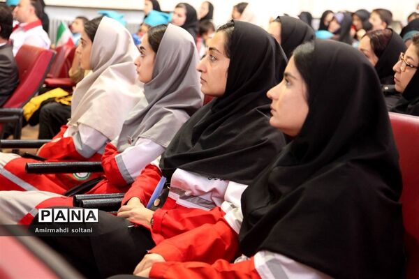 تجلیل از خادمان هلال‌احمر میانه
