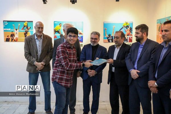نمایشگاه آثار برگزیده جشنواره عکس عاشقان والیبال در ارومیه