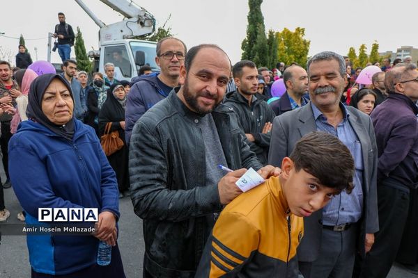 همایش پیاده‌روی خانوادگی در ارومیه