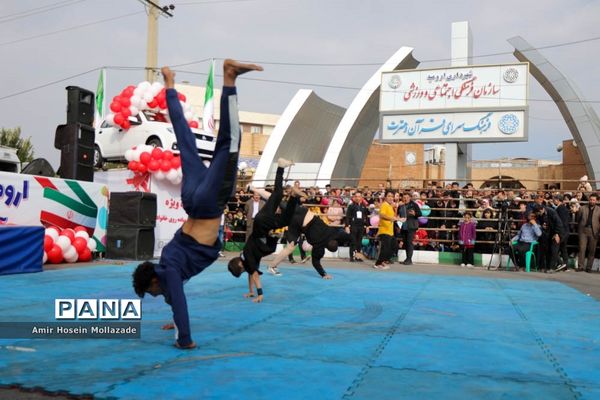 همایش پیاده‌روی خانوادگی در ارومیه