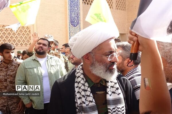 اقامه نماز عبادی سیاسی جمعه در مصلی نماز جمعه پرند