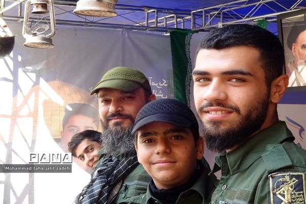 اقامه نماز عبادی سیاسی جمعه در مصلی نماز جمعه پرند