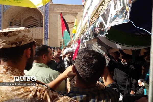 اقامه نماز عبادی سیاسی جمعه در مصلی نماز جمعه پرند