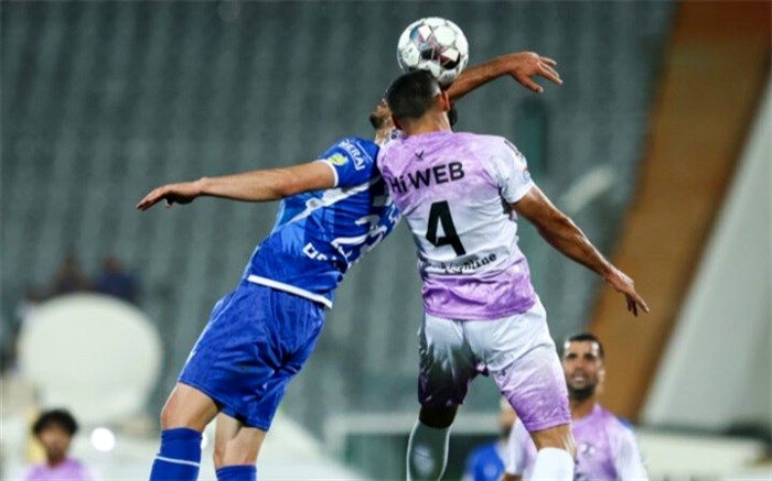 شکست استقلال مقابل هوادار در نیمه نخست