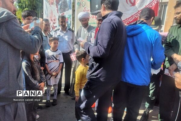 همایش پیاده‌روی خانوادگی در پارک پرچم رودهن