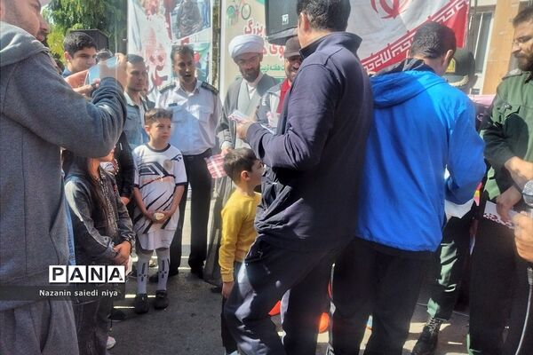 همایش پیاده‌روی خانوادگی در پارک پرچم رودهن