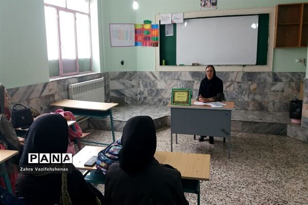 انتخابات انجمن اولیا و مربیان و جلسه دیدار با اولیا در مدرسه دخترانه شهید خاقانی شهرستان شیروان