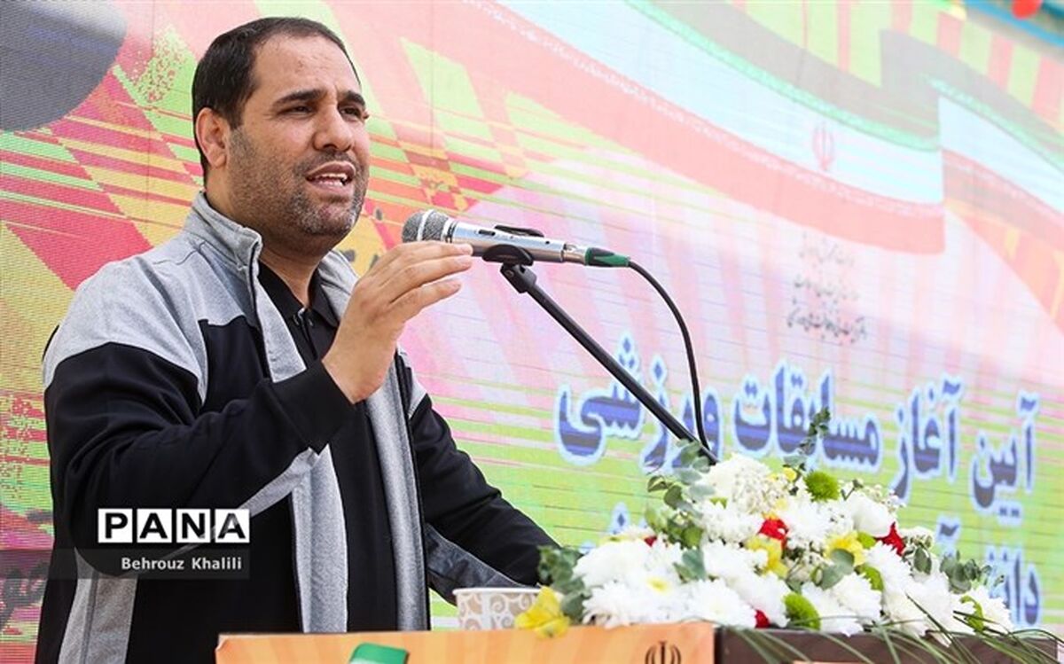 صحرایی: باید بیش از پیش به مدرسه توجه کرد