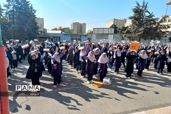 پویش طوفان آب در دبستان دخترانه شهید جاجرودی آموزش و پرورش منطقه 4