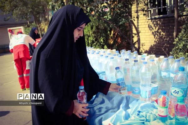 نواختن زنگ همبستگی و مقاومت و برگزاری پویش طوفان آب در دبیرستان حضرت معصومه منطقه ۶