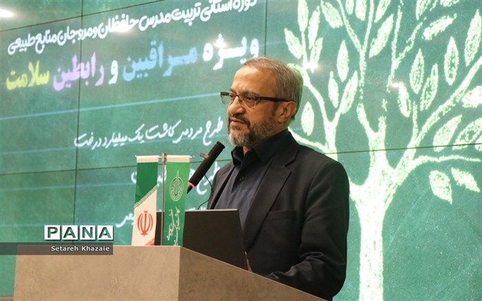 حیات موجودات با وارد کردن آسیب به محیط‌ زیست به خطر می‌افتد