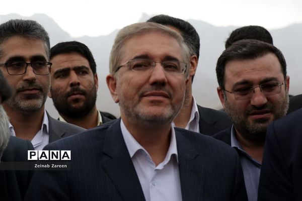 حضور معاون رئیس جمهوری در افتتاح مدرسه خیری طیبه صادقی شهرستان مهریز