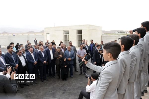 حضور معاون رئیس جمهوری در افتتاح مدرسه خیری طیبه صادقی شهرستان مهریز