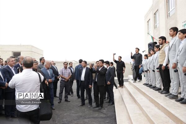 حضور معاون رئیس جمهوری در افتتاح مدرسه خیری طیبه صادقی شهرستان مهریز