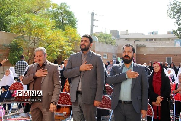 برگزاری مراسم بزرگداشت پیوند اولیا و مربیان در دبستان حضرت معصومه(س) ناحیه‌یک شهرری