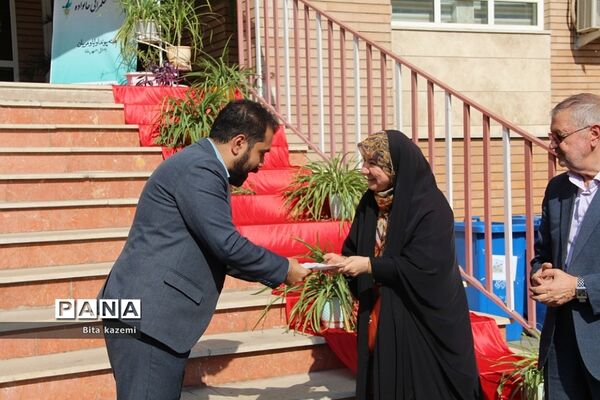 برگزاری مراسم بزرگداشت پیوند اولیا و مربیان در دبستان حضرت معصومه(س) ناحیه‌یک شهرری