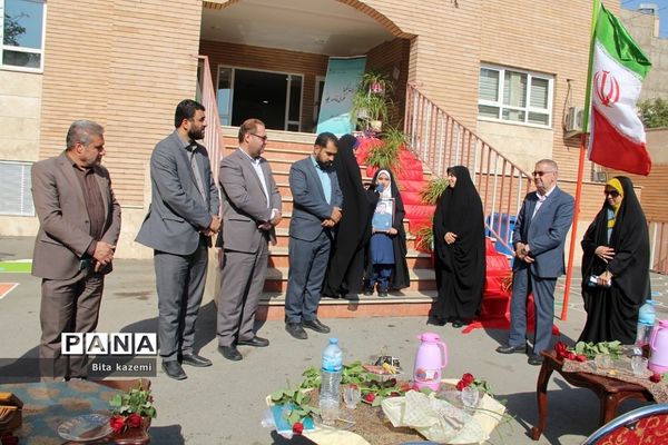 برگزاری مراسم بزرگداشت پیوند اولیا و مربیان در دبستان حضرت معصومه(س) ناحیه‌یک شهرری