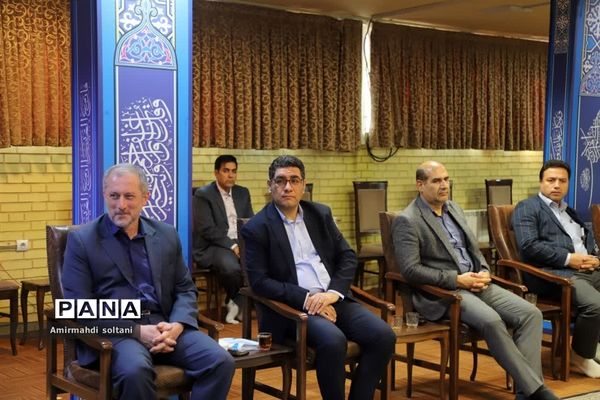 دیدار کارکنان بیمه سلامت با امام جمعه تبریز