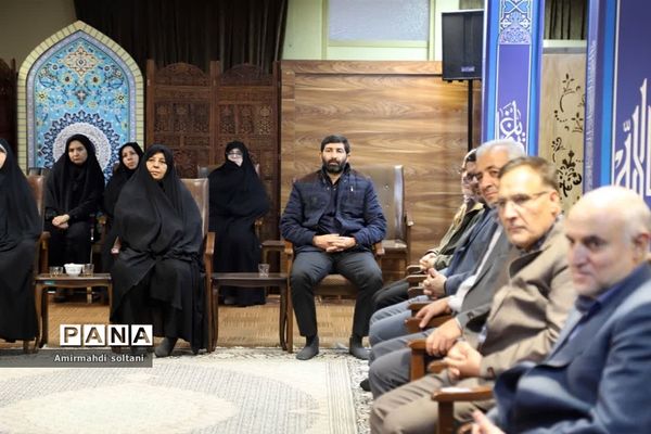 دیدار کارکنان بیمه سلامت با امام جمعه تبریز