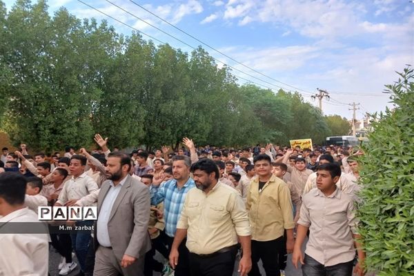 اجتماع دانش‌آموزان و مردم شهرستان آبادان در حمایت از مردم فلسطین