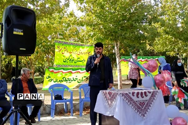پیاده‌روی بزرگ دانش‌آموزی در شهر سورمق