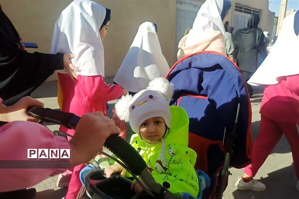 پیاده‌روی بزرگ دانش‌آموزی در شهر سورمق