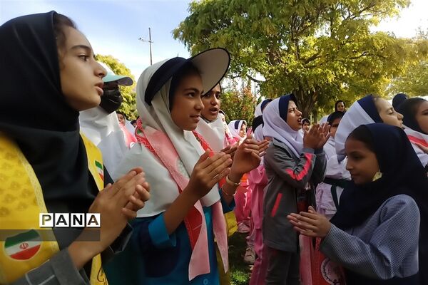 پیاده‌روی بزرگ دانش‌آموزی در شهر سورمق