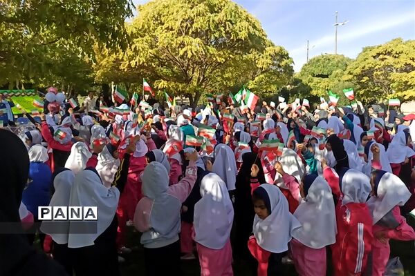 پیاده‌روی بزرگ دانش‌آموزی در شهر سورمق