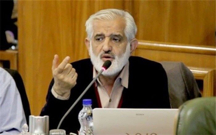 از تولید ملی استقبال می‌کنیم اما نمی‌توانیم مردم را در صف نگهداریم