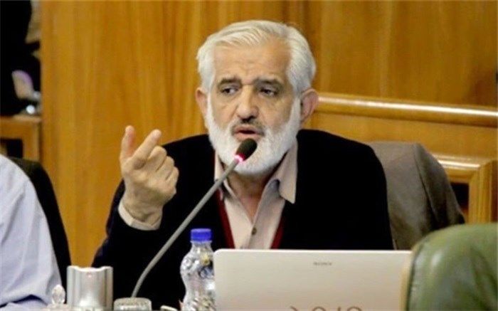 از تولید ملی استقبال می‌کنیم اما نمی‌توانیم مردم را در صف نگهداریم