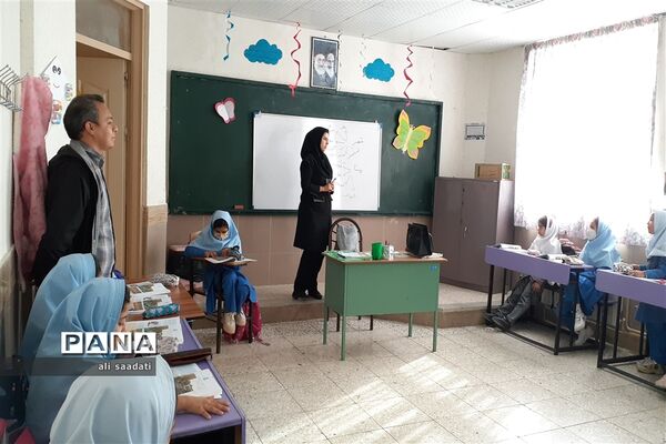 بازدید مدیر آموزش و پرورش شهرستان کلات از کلاس‌های درس آموزشگاه دخترانه ابتدایی شهید علوی شهر زاوین
