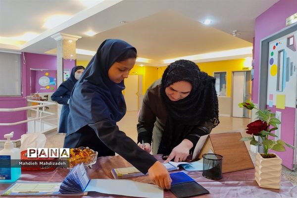 اولین جلسه انتخابات انجمن اولیا و مربیان در دبیرستان آرمینه مصلی نژاد ناحیه ۶ مشهد