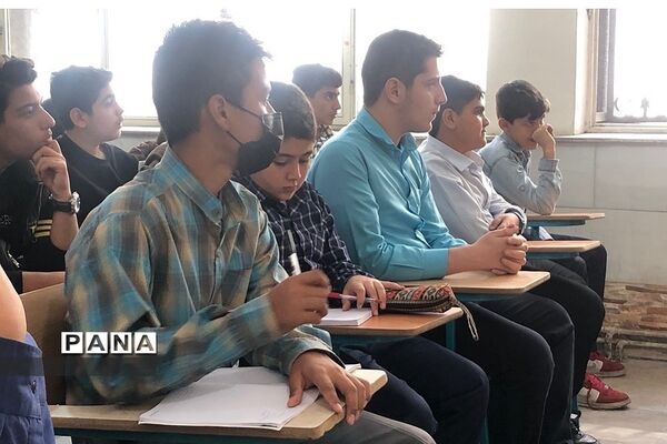 اولین جلسه آموزشی طرح هر مدرسه یک خبرنگار در ناحیه 2 شهرری