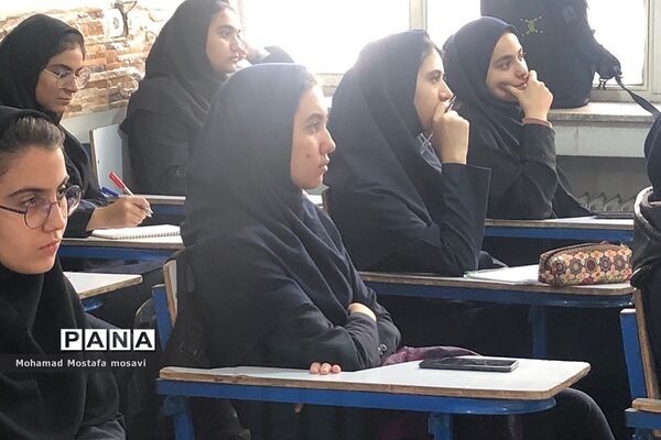 برگزاری اولین جلسه آموزشی خبرنویسی ویژه دانش‌آموزان خبرنگار دختر در ناحیه 2 ری