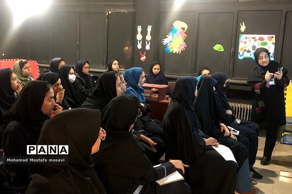 برگزاری اولین جلسه آموزشی خبرنویسی ویژه دانش‌آموزان خبرنگار دختر در ناحیه 2 ری