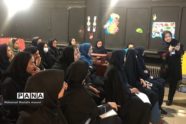 برگزاری اولین جلسه آموزشی خبرنویسی ویژه دانش‌آموزان خبرنگار دختر در ناحیه 2 ری