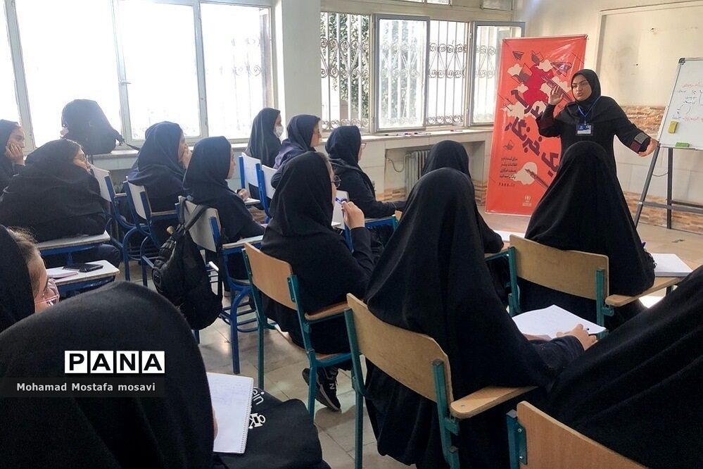 برگزاری اولین جلسه آموزشی خبرنویسی ویژه دانش‌آموزان خبرنگار دختر در ناحیه 2 ری