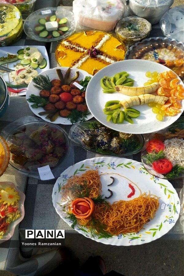 جشن روز غذای سالم در دبیرستان پاکزاد خلیل آباد