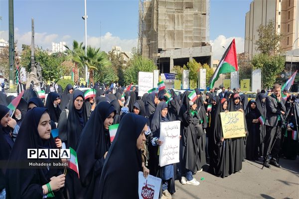 تجمع دانش‌آموزی منطقه ۲ در دفاع از مردم مظلوم و بی دفاع غزه