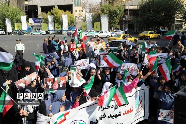 تجمع دانش‌آموزی منطقه ۲ در دفاع از مردم مظلوم و بی دفاع غزه