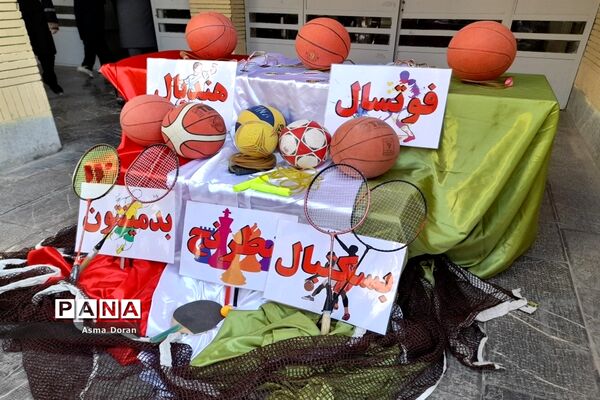 بزرگداشت هفته تربیت بدنی در دبیرستان حضرت زینب