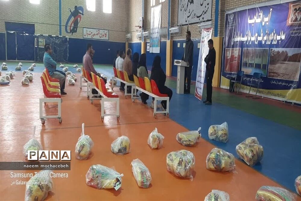 توزیع بسته های ورزشی بین مدارس شادگان همزمان با هفته تربیت بدنی