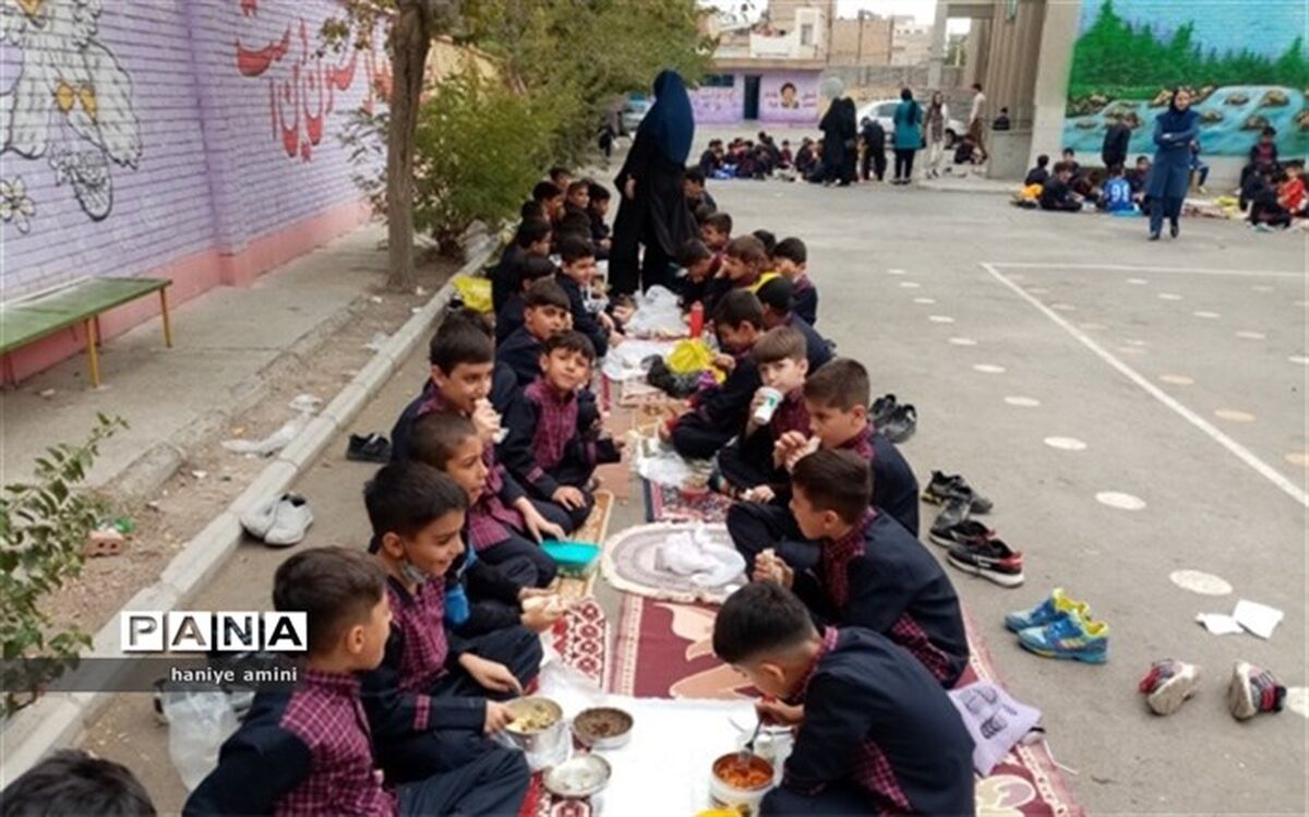 استمرار طرح غذای سالم، موجب افزایش فعالیت گروهی در بین دانش‌آموزان می‌شود
