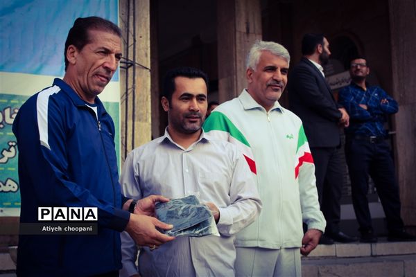 آئین گرامیداشت هفته تربیت‌بدنی با برگزاری ورزش صبح‌گاهی در اداره‌کل آموزش و پرورش شهر تهران