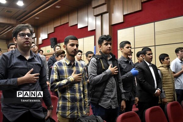 تجلیل  از دانش‌آموزان برتر شهرستان‌پردیس در چهل و یکمین جشنواره فرهنگی هنری فردا در اردوگاه شهید منتظری شهریار