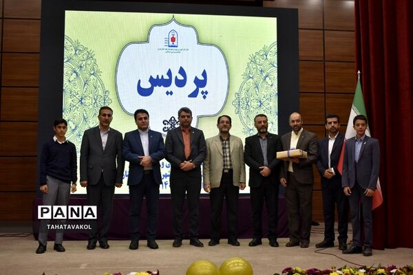 تجلیل  از دانش‌آموزان برتر شهرستان‌پردیس در چهل و یکمین جشنواره فرهنگی هنری فردا در اردوگاه شهید منتظری شهریار